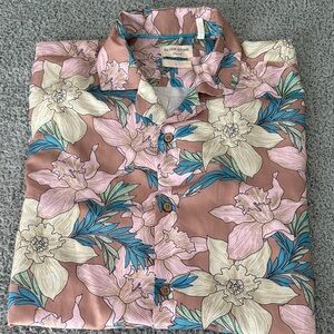 Silver Stone Men’s Pink Floral Button-Down Shirt